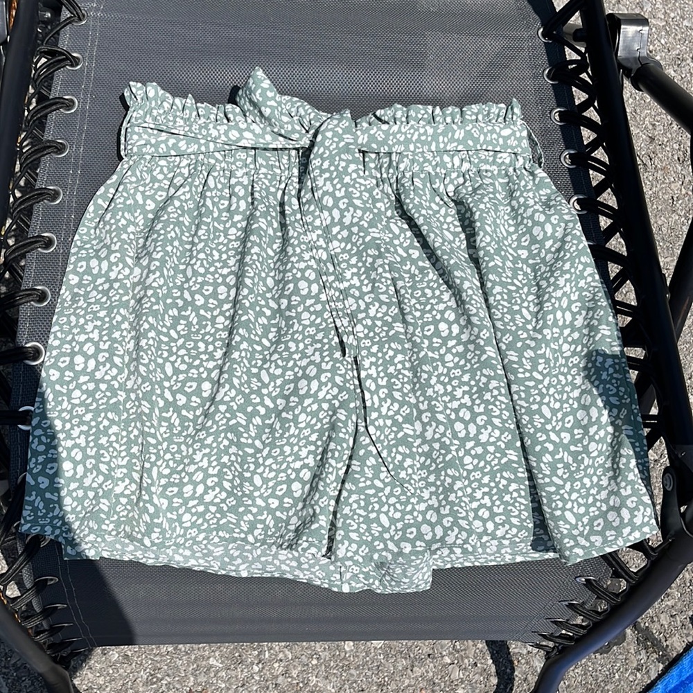 High waisted flowy shorts with tie belt